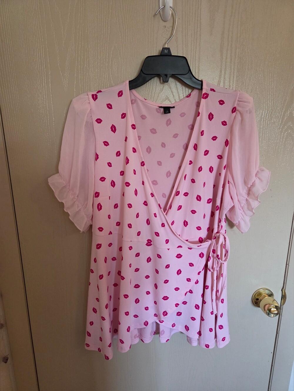 Torrid Baby Pink And Red Girly Lips Blouse Womens Plus Size 1XL